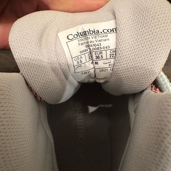 Columbia Women’s Newton Ridge Waterproof Hiking Boots Nimbus Grey / Coral Glow - Picture 11 of 11